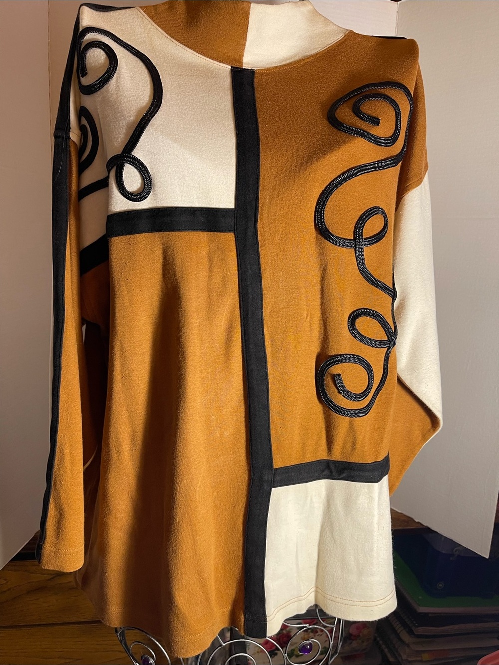 The Limited Camel and Cream Colorblock Crewneck Jersey Top w/Black Trim Size L